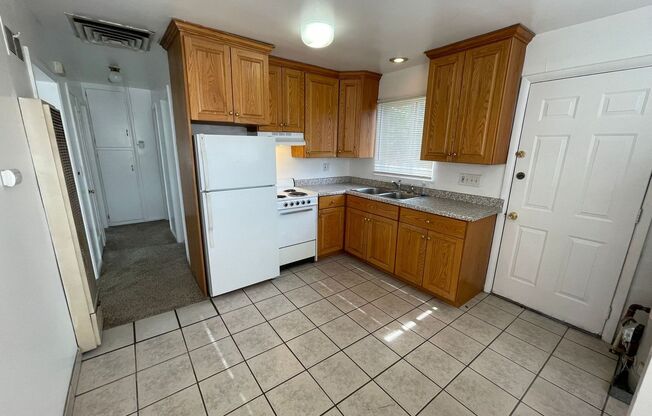 Cute 2 bedroom Duplex For Rent!!