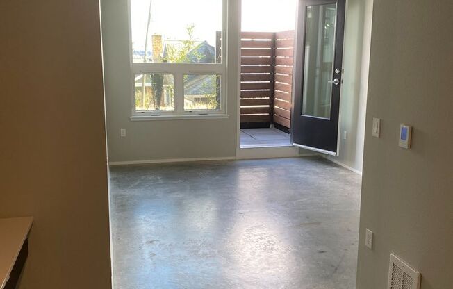 Studio, 1 bath, 350 sqft, $1,425, Unit 206
