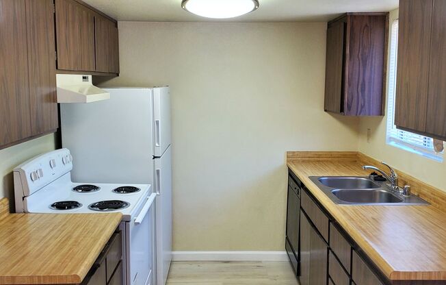 2 beds, 1 bath, 900 sqft, $995, Unit #6