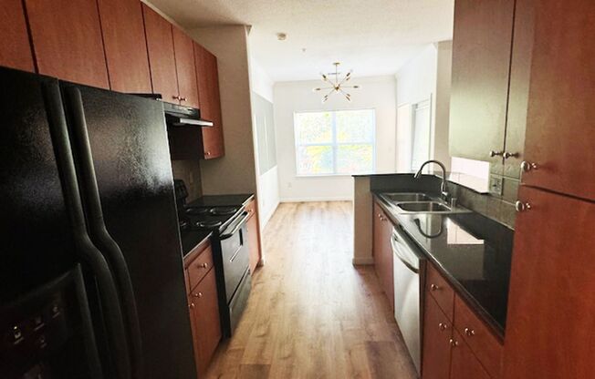 3 beds, 2 baths, $2,600, Unit #1014