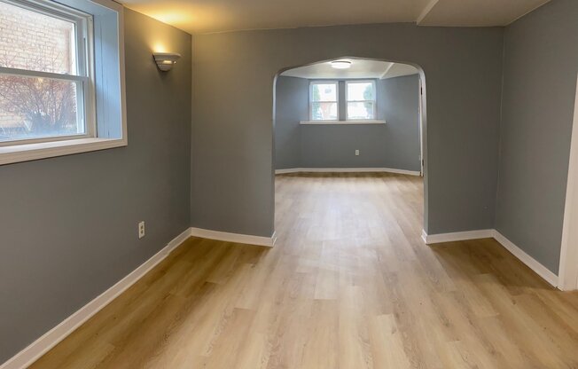 3755 S WINCHESTER AVE