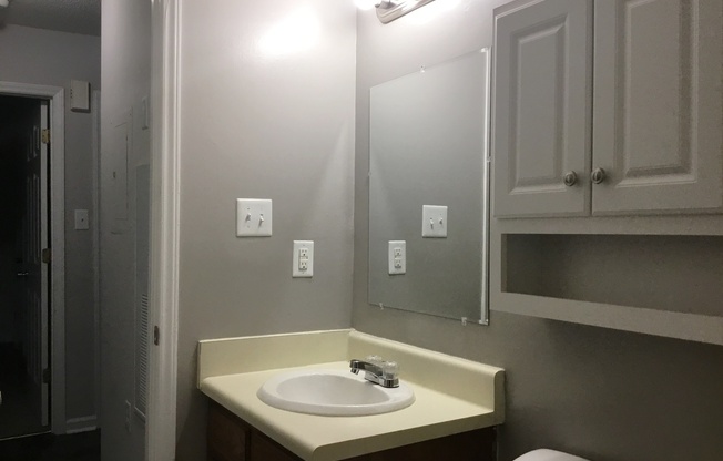 2 beds, 1 bath, $1,000