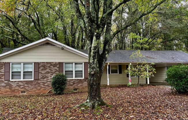 3 Bed/2 Bath Brick Ranch in Quiet Neighborhood