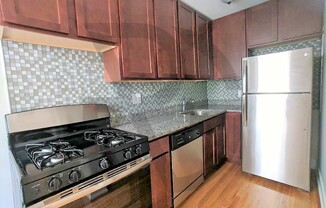 425 W Roscoe St