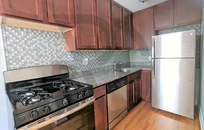 425 W Roscoe St