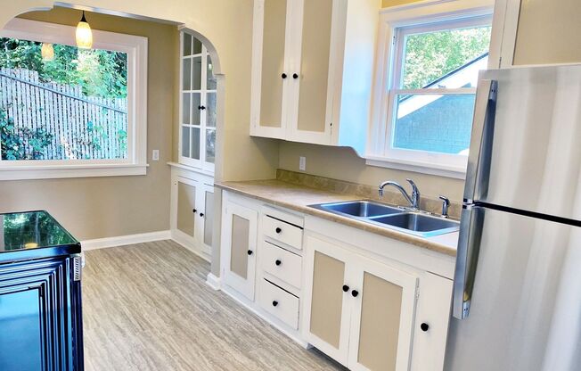 Beautiful Craftsman 5 bed 1 bath home with fully fenced yard