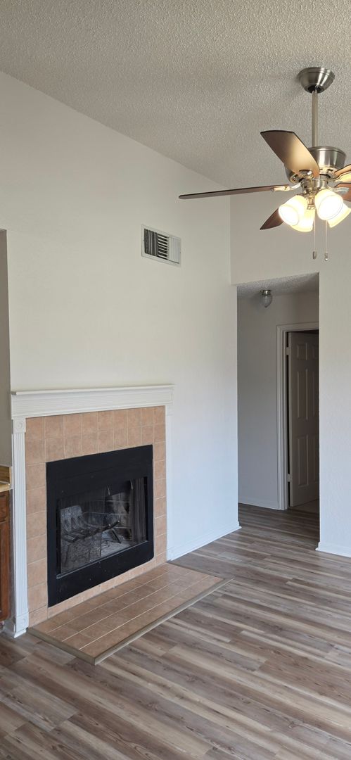 3807 PICKWICK LN
