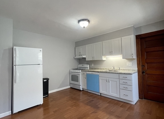 3 beds, 1 bath, 1,400 sqft, $3,200, Unit 2