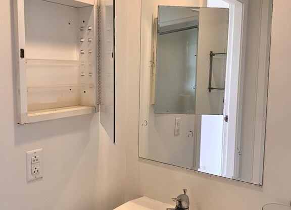 2 beds, 1 bath, 736 sqft, $3,700, Unit 6B