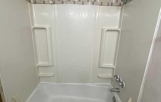 3 beds, 1.5 baths, 1,204 sqft, $1,569, Unit 5212 05