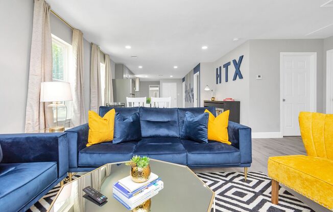Fully furnished 4BD/3BR single-family house!