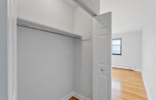 Studio, 1 bath, 275 sqft, $1,375, Unit 533