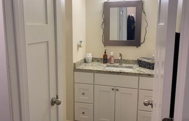 1 bed, 1 bath, $1,025, Unit 12