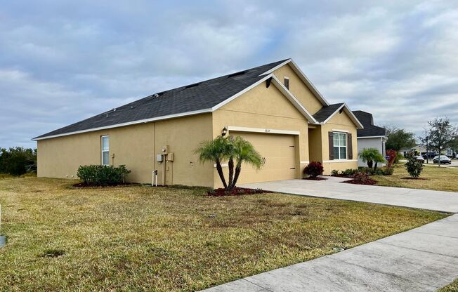 Modern 4 bed/2 bath home with brand-new flooring!