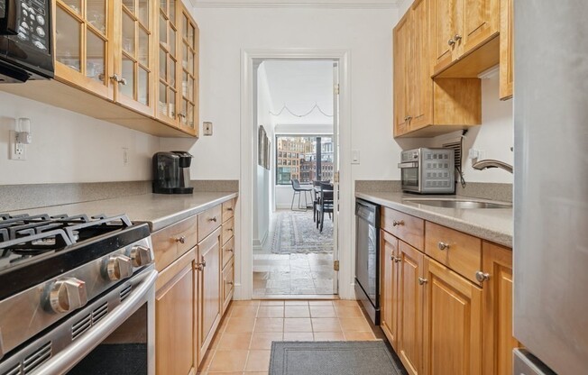 2 beds, 2.5 baths, 1,645 sqft, $5,500, Unit 9B