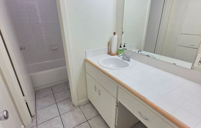 2 beds, 1 bath, 900 sqft, $1,145, Unit ELP2202-229