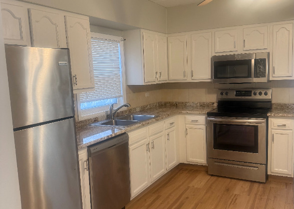 7437 W IRVING PARK RD