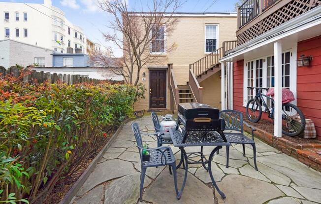 2 beds, 1 bath, 1,000 sqft, $5,250