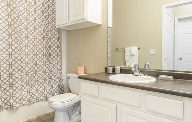 Lincoln Apartments and Town Homes at Ridge Pointe Villas