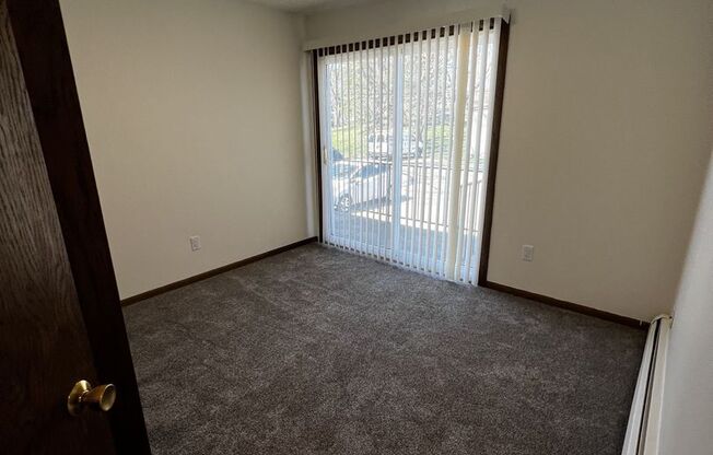 2 beds, 1 bath, 800 sqft, $1,295