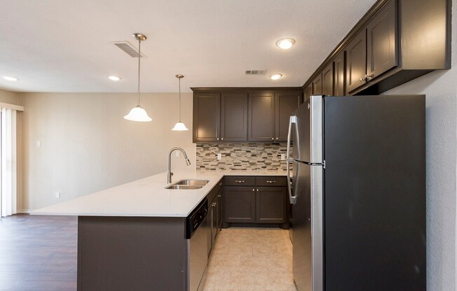 1 bed, 1 bath, 589 sqft, $999, Unit 122 A2 Patio