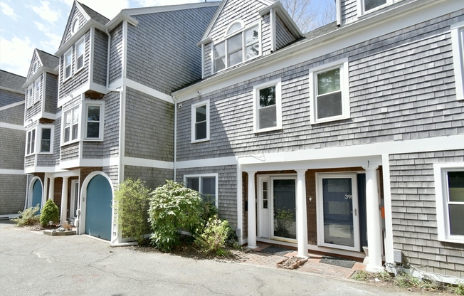 39 BELLIS CIR