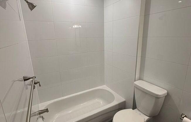 2 beds, 2 baths, 900 sqft, $2,050, Unit 2B