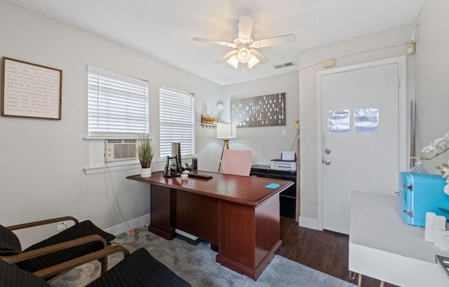 Studio, 1 bath, 400 sqft, $1,000, Unit 115