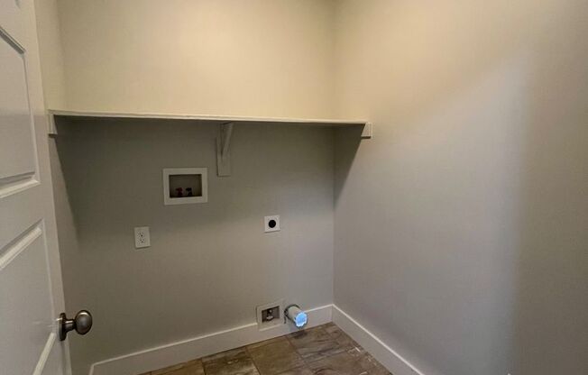 PRE-LEASE FOR $1,000 OFF - 3 Bed 2.5 Bath Ivory Townhome in Pleasant Grove!