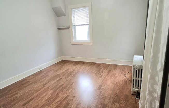 1 bed, 1 bath, 700 sqft, $1,075, Unit 1st floor