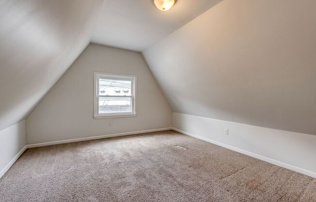 4 beds, 1.5 baths, $1,599, Unit Top