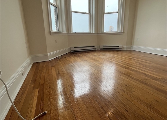 2 beds, 1 bath, $3,995, Unit 21