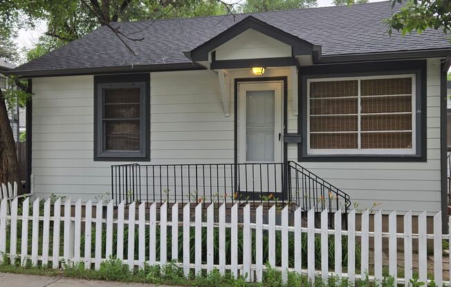 CUTE 2 bedroom, 1 bath cottage on WESTSIDE of Colorado Springs