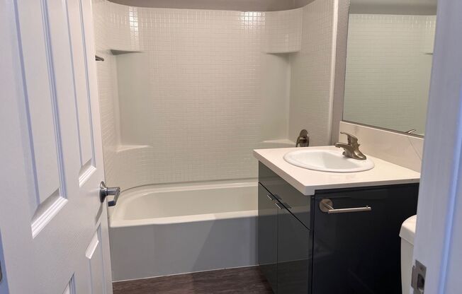 2 beds, 1.5 baths, 1,050 sqft, $3,095, Unit 1746-4