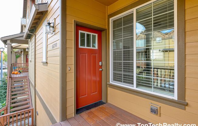 Charming 3 BD* 2.5 BA* Townhome! Excellent Location- Hardwood Floors, A/C, Open Floor Plan!