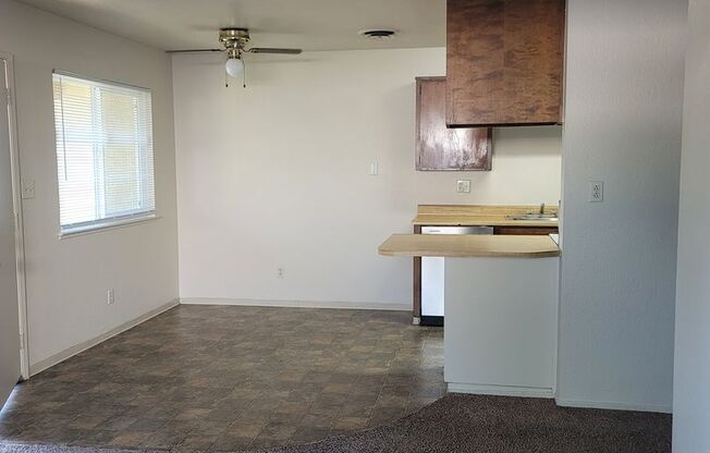 2 beds, 1 bath, 800 sqft, $1,595