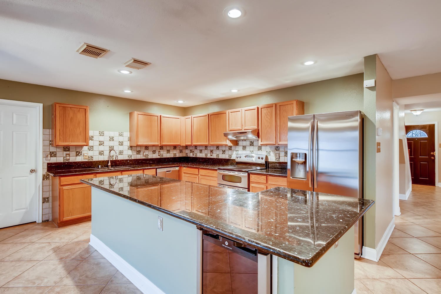4 bedroom located 6 miles from Randolph Air Force Base