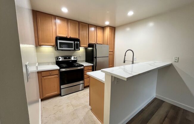 Studio, 1 bath, 528 sqft, $1,890, Unit 93