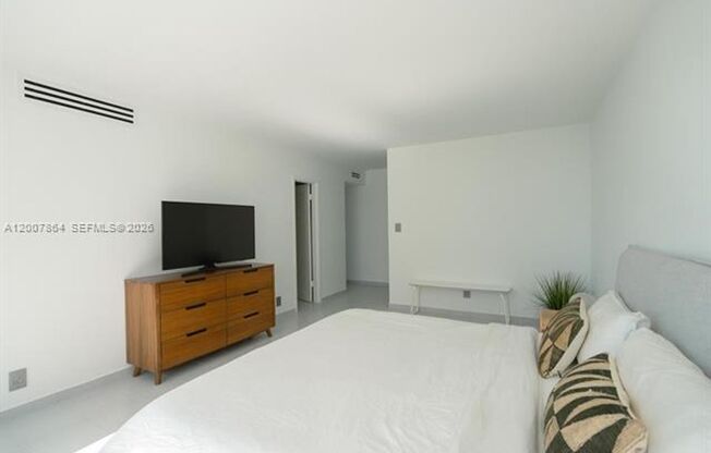 9225 Collins Ave # 812 (A12007864)