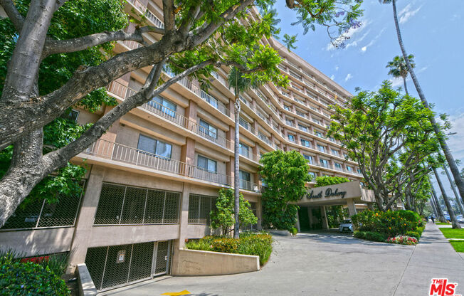 1 bed, 2 baths, 737 sqft, $3,150, Unit 424