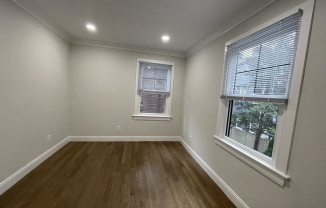 2 beds, 1 bath, 700 sqft, $3,800, Unit 2