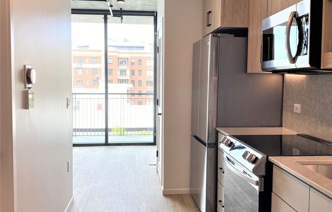 Studio, 1 bath, 354 sqft, $2,195, Unit 405