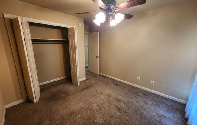 2 beds, 1 bath, 880 sqft, $725, Unit 111 Barton Street #52