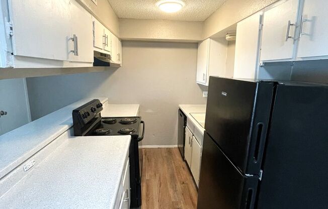 1 bed, 1 bath, 855 sqft, $800, Unit 107