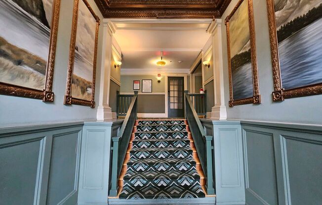 $500 Move-In Credit! Bright Studio Apartment with Hardwood Floors & Natural Light!