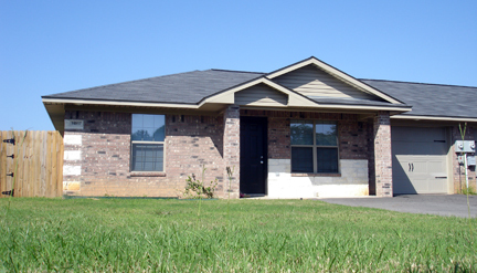 Lease Takeover Opportunity Available! Mission Ranch- 2 Bedroom Duplex for Rent in Lindale!