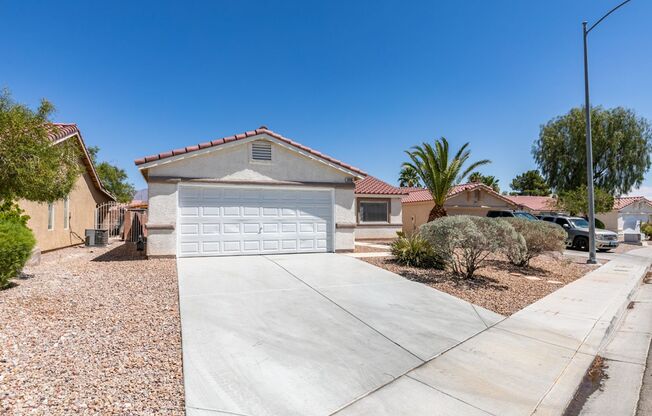 Beautiful 3 bedroom 2 bath home in NLV!