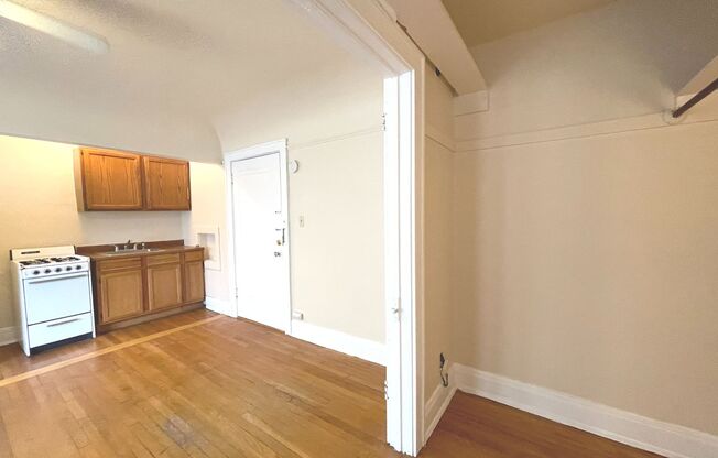Studio, 1 bath, $775, Unit 203