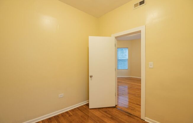 3 beds, 1 bath, $1,800, Unit 2