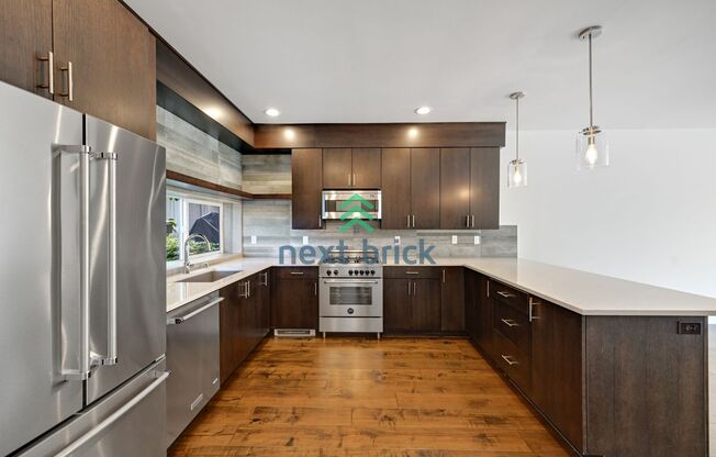3 BEDS & 2 BATH TOWNHOUSE FOR RENT